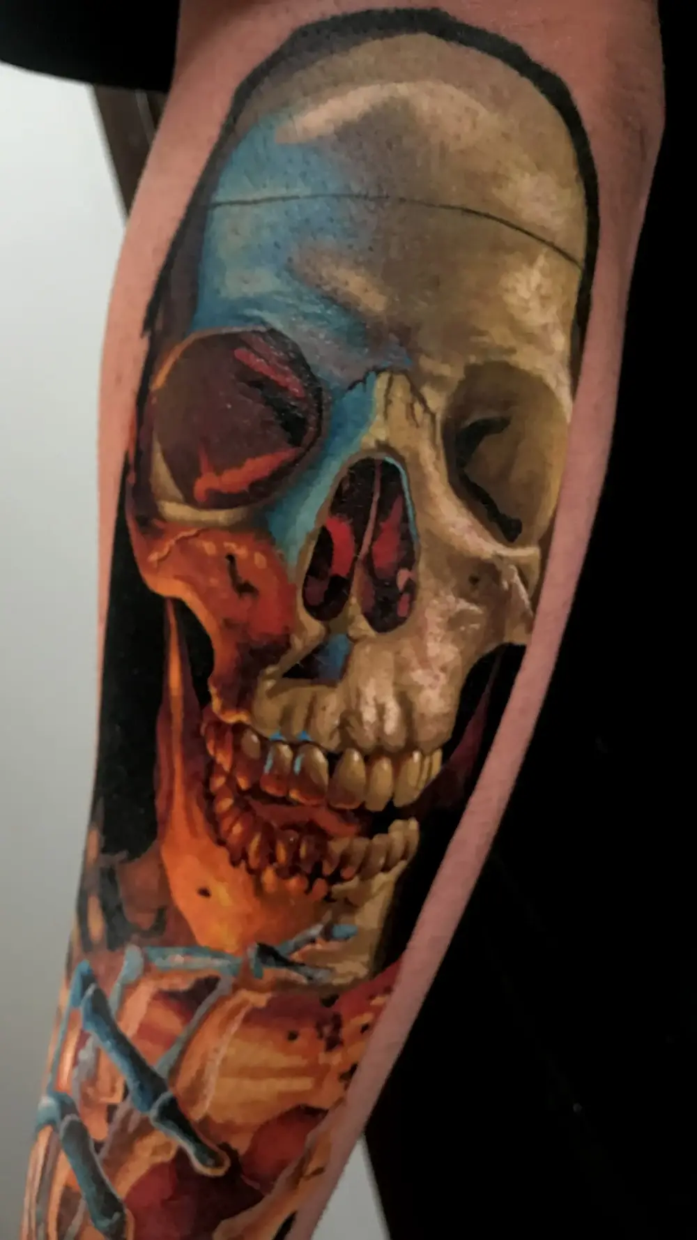 Tatuagem em preto e cinza de centurião romano